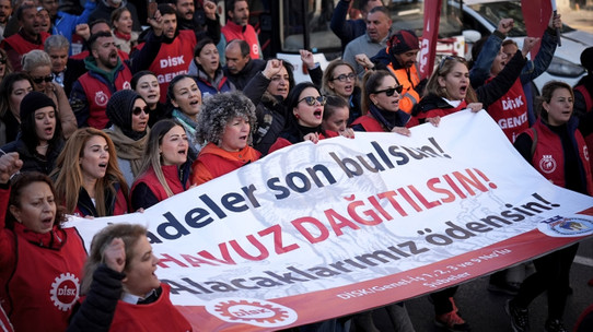 İzmir'de 'havuz' krizi son buldu: Belediye ile işçiler arasında uzlaşma sağlandı