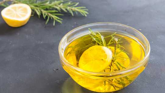 İçerik üreticilerin yeni trendi, zeytinyağı-limon shot'ı: Peki gerçekten işe yarıyor mu?