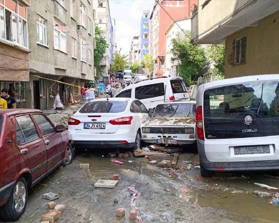 Bakan Çiftçi'den sel açıklaması: İstanbul'da 5, Kocaeli'de 1 kişiyi bulmak için çalışmalar sürüyor
