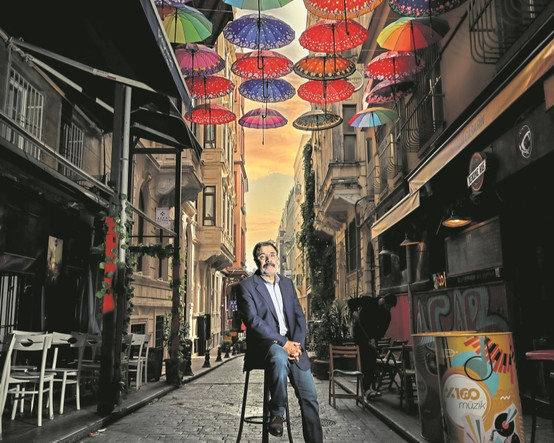 Ahmet Ümit duyurdu: 'İstanbul Hatırası' romanı Netflix'te dizi olacak