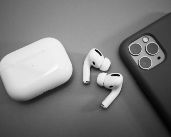 Siri'ye 'göz' geliyor: Apple'ın kameralı AirPods Pro 3'ü sızdı