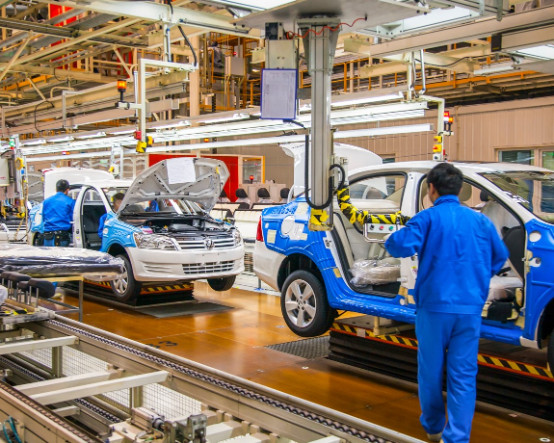 50 bin kişi işten çıkarılacak: Volkswagen Çin'le rekabetin faturasını işçiye kesti