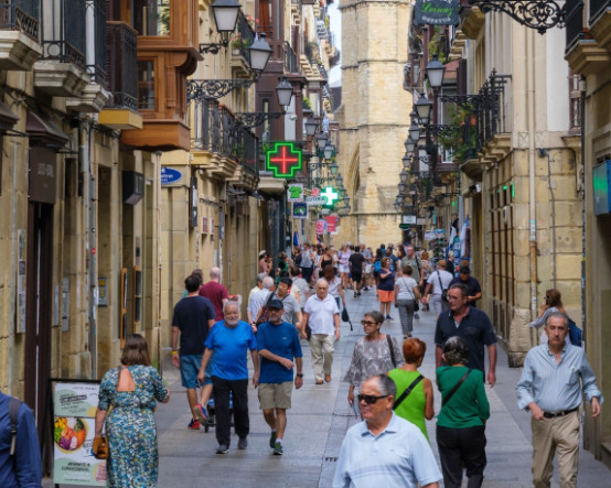 Turizmde siyasi rüzgarlar: Pedro Sanchez konuştu, Türk tatilciler rotayı İspanya'ya kırdı