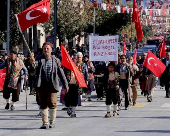 Türkiye'nin dört bir yanında Cumhuriyet coşkusu: Fotoğraflarla 29 Ekim kutlamaları