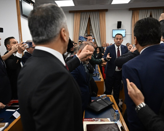 CHP'den 'komisyonda gerginlik' açıklaması: Bir bakan bir dakikalık protestoya tahammül edemiyorsa gelmesin