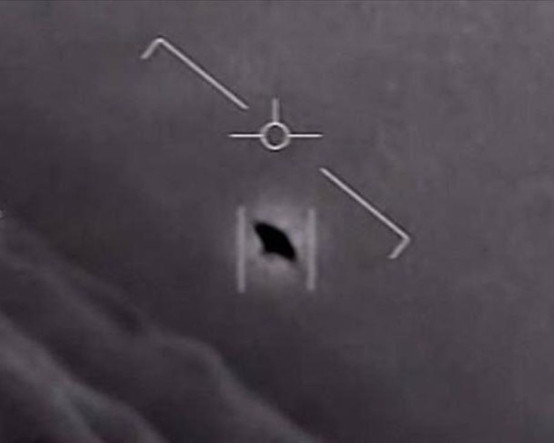Pentagon yeni UFO görüntülerini yayınladı: 'Küreler savaş uçaklarını takip ediyor'