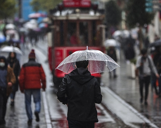 AKOM'dan İstanbullulara uyarı: Sıcaklıklar aniden düşecek, yağış etkili olacak