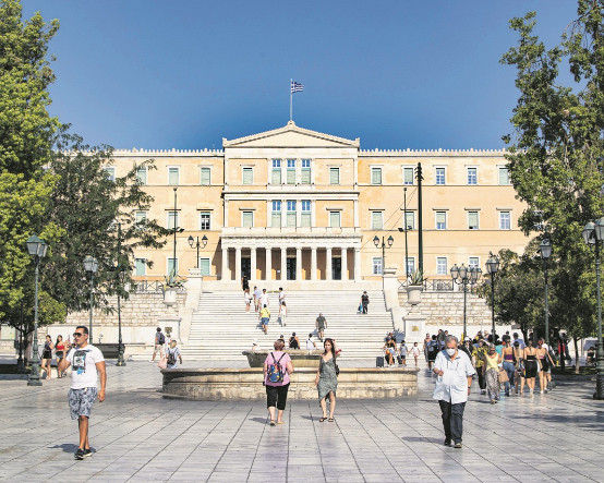 Yunanistan ekonomisi 10 yılda terse döndü: Bir zamanlar 'problem çocuktu', şimdi Eurogroup başkanı