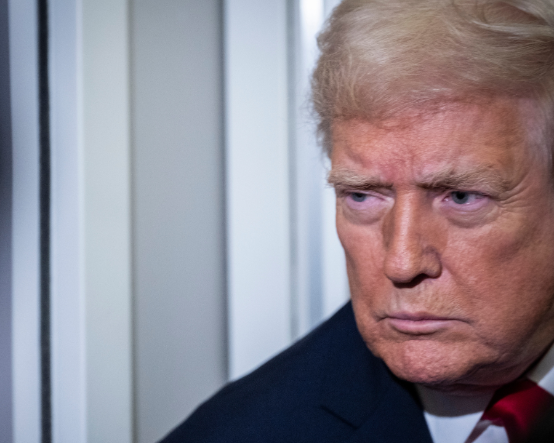 Trump'tan uyarı: 'Netflix’in pazar payı çok büyük, Warner Bros'u satın alması sorun olabilir'