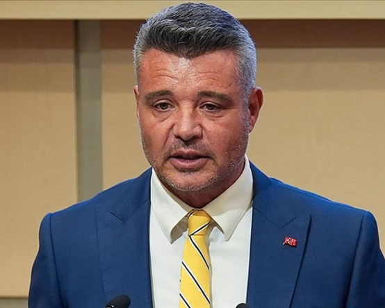 Havalimanında sloganlarla karşılandı: İfadeye çağırılan Sadettin Saran Türkiye'ye döndü