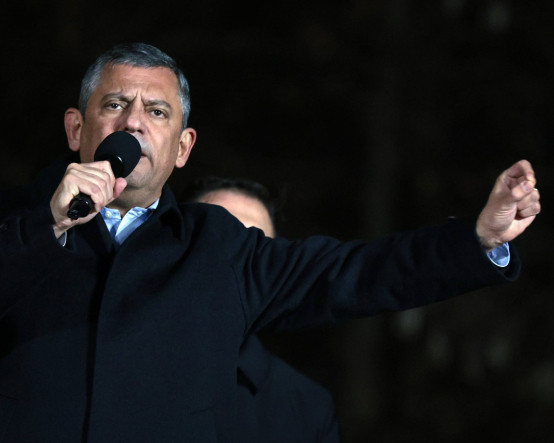 Özel'den Erdoğan'a: Kürsüye çıkınca ilahi okumayacaksın, kuru ekmekle sahurları konuşacaksın