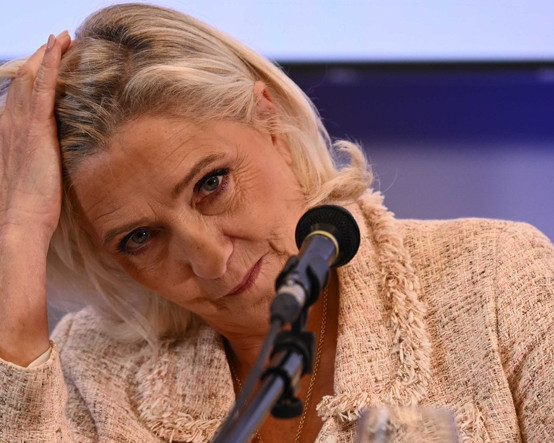 Mahkeme kararı onadı, cezayı kısalttı: Fransa'da aşırı sağcı Le Pen'in adaylık yolu açıldı
