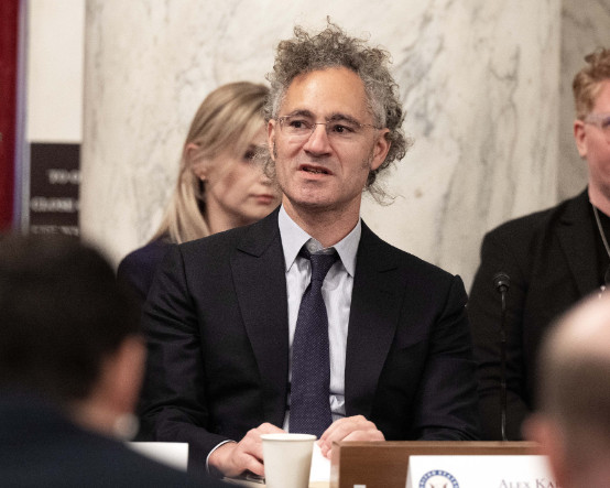 Palantir CEO'su Karp: Aşırı yapay zeka kullanımı porno bağımlılığı gibi