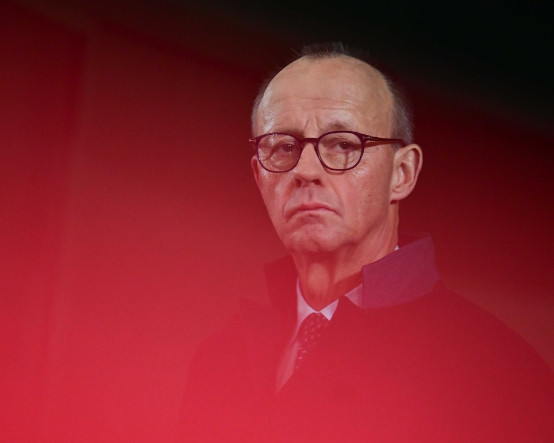 Politico, Merz'in rotasını merceğe aldı: Berlin, ABD’ye bağımlılığını azaltmak için Körfez'e yönelecek