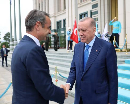 Türkiye ve Yunanistan masaya oturma yolunda: 2010'dan beri devam eden zirvede yeni perde