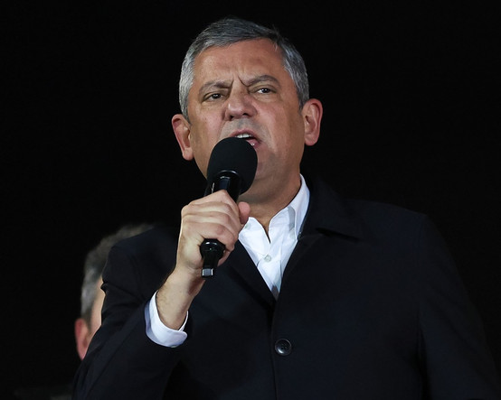 Özgür Özel: Kürsüde üç hakim var, toplam kıdemleri 11 yıl