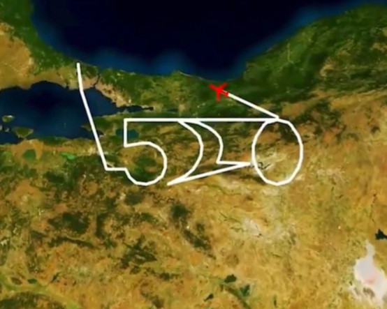 THY filosuna katılan 500. uçağını gökyüzünde '500' yazarak kutladı