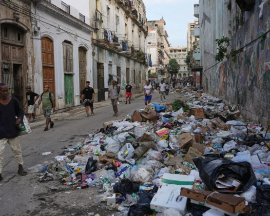 Turistler gelmez oldu, sokaklar çöple doldu: ABD'nin baskısı altındaki Küba'da hayat durma noktasına geldi