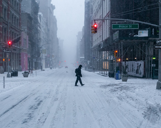 New York'ta kar fırtınası alarmı: Okullar, yollar, köprüler kapanıyor