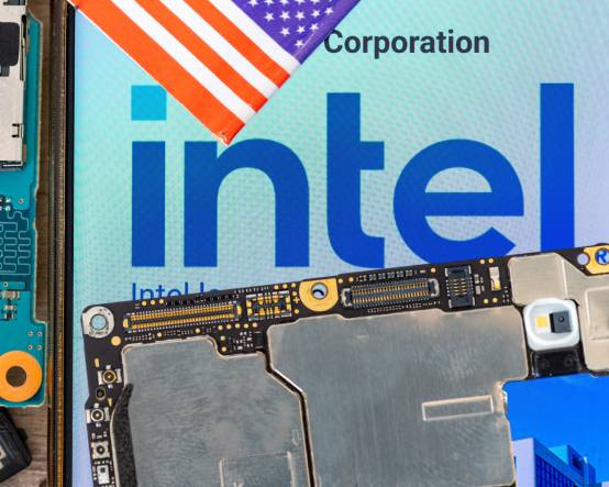Intel'in 23 yıllık kehaneti gerçek oldu: Yapay zekada bakır yerine artık foton kullanılacak