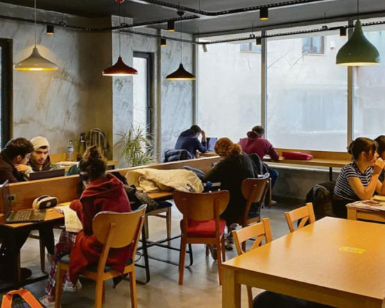 Üniversite sınavı becerikli girişimcilere fırsat yarattı: Kimi sessizlik satıyor kimi koçluk yapıyor