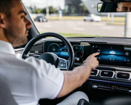 Sürücüler dikkat: APP plakadan sonra multimedya ekranlara da ceza geliyor