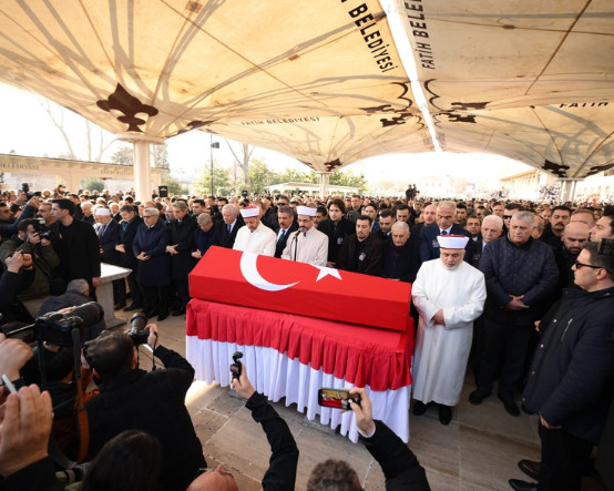Türkiye, İlber Ortaylı'ya veda ediyor: Fatih Camii'nde toprağa verildi