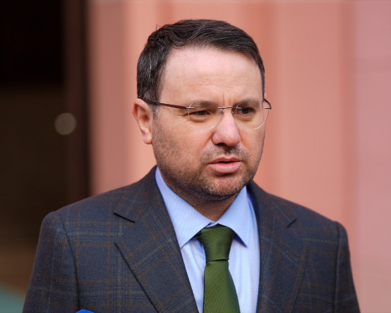 Akın Gürlek, Ekmek Teknesi'nde oynamış