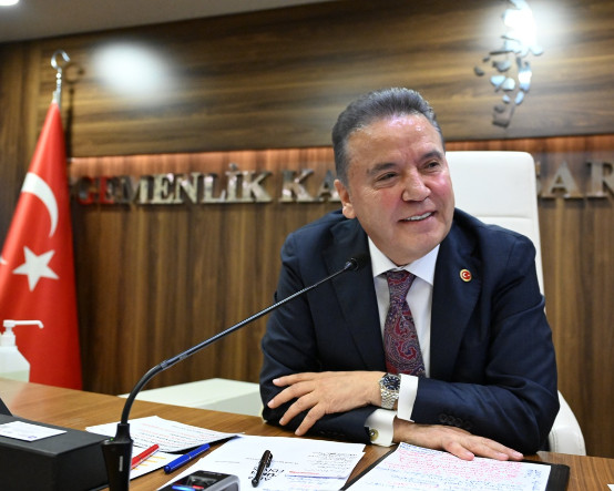 Muhittin Böcek: Adaylık için 1 kuruş para verdiysem şerefsizim