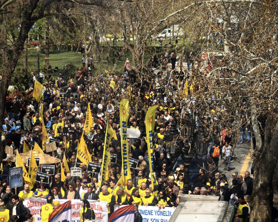 Sendikalardan grev kararı: Eğitimciler sokağa çıktı, Bakan Tekin'in istifasını istedi