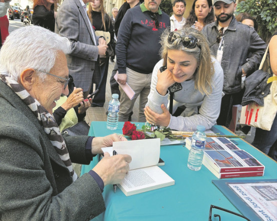 Bir günde 2 milyon kitap ve 7 milyon gül satılan şehir