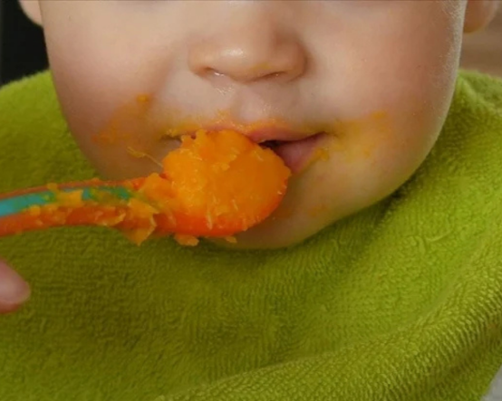 Ebeveynlere kritik uyarı: Çok satılan bebek mamasında toplatma kararı