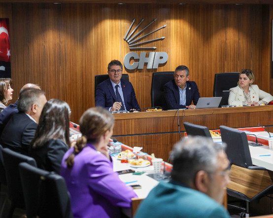 CHP MYK olağanüstü toplandı: Parti üyeleri genel merkeze çağrıldı