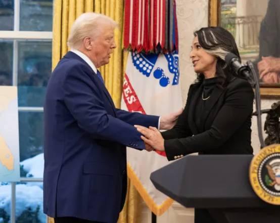 ABD istihbaratının bir numarası görevi bırakıyor, gerekçe: Kanser, iddia: Trump ile ters düşmesi