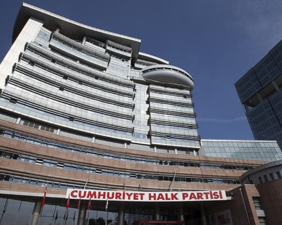 İsimlikler söküldü, temizlik başladı: CHP Genel Merkezi’nde polis müdahalesinin izleri siliniyor