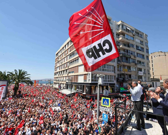 CHP'li 221 eski vekilden 'derhal kurultay' çağrısı