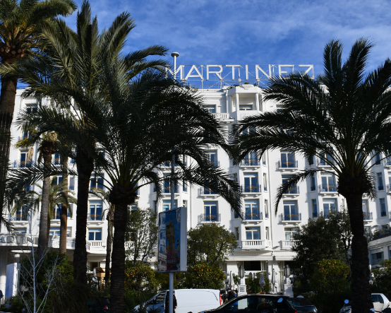 The White Lotus Cannes’ı ele geçirdi: Zenginler bile otel odası bulamıyor