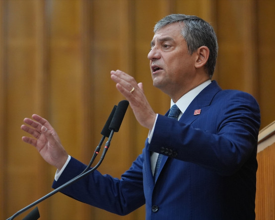 Özgür Özel, CHP'deki tarihi grup toplantısında: İtirafçı alçaklar partinin çatısında oturuyor