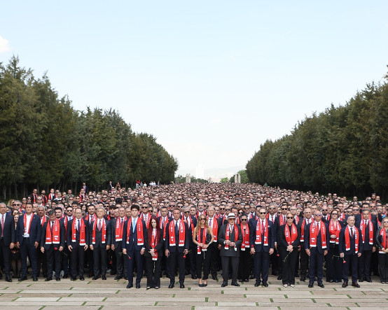 Koç Topluluğu 100. yılında 6 bin çalışanıyla Anıtkabir'de