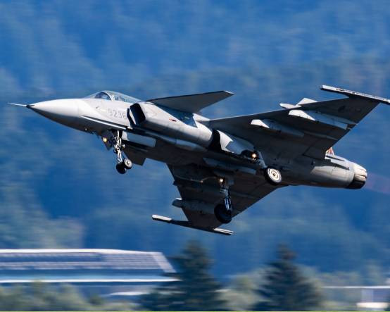 Otobandan kalkış yapan, F-35'den ucuz savaş uçağı: Rusya'ya karşı ilk gerçek sınavını verecek olan Gripen %850 yükseldi