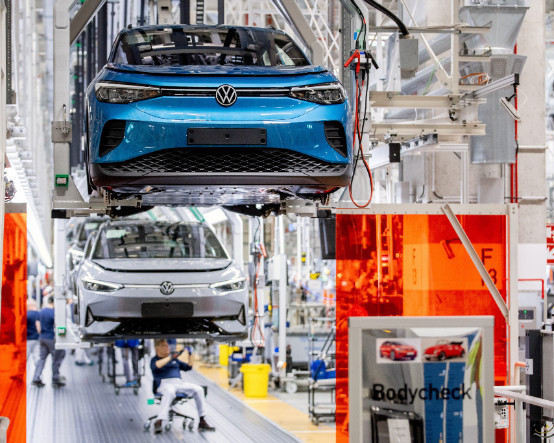 Volkswagen dört fabrikasını kapatacak, 100 bin kişiyi işten çıkaracak