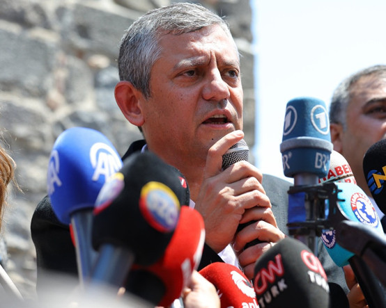 Özel'den Deniz Göktaş'ın tutuklanmasına tepki: Karşımızda kendinden olmayana nefretle muamele eden bir rejim var