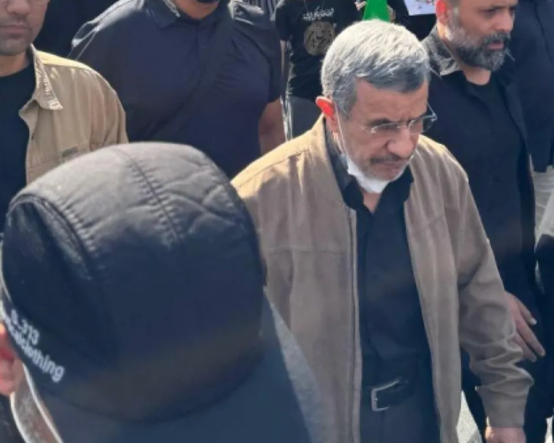 Ahmedinejad, aylar sonra ilk kez Hamaney'in cenaze töreninde görüntülendi