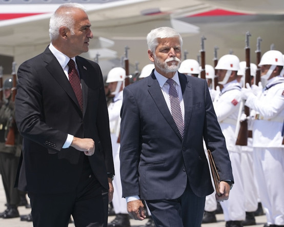 Esenboğa’ya kısa süre arayla ayrı uçaklarla indiler: Ankara’ya NATO için Çekya’dan birbiriyle ‘rekabet eden' iki ayrı delegasyon geldi