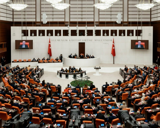 Mecliste sandalye dengesi değişiyor: Hangi vekiller Özel'le birlikte yeni partiye gidecek?