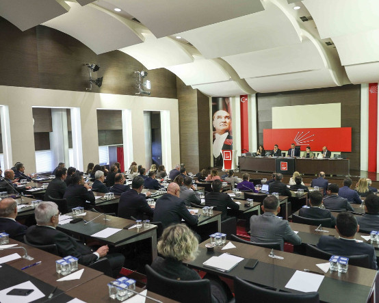 Özgür Özel ekibinden Yargıtay tedbiri: Milletvekili olmayan PM üyeleri yeni partiye geçmeyecek