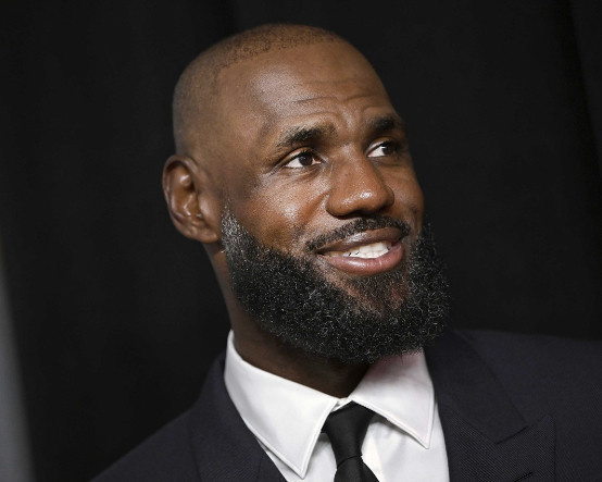 LeBron James yeni takımını açıkladı: Gelecek sezon Philadelphia 76ers'ta
