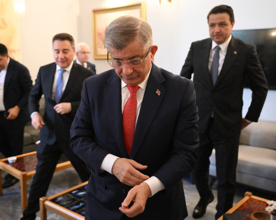 Ahmet Davutoğlu: Parti siyasetinden çekilme kararı aldık
