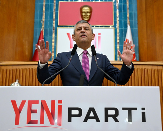 Özgür Özel, Erdoğan'a seslendi: Üç kişi gözaltındayken, Üsküdar'a çökecekler