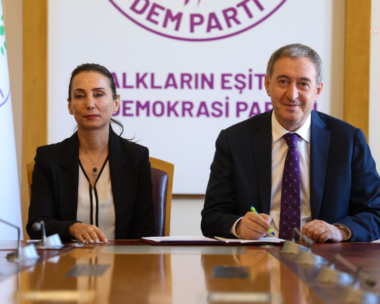 DEM Parti'den yasa teklifine ilk tepkiler: "Yasa Türkiye için yeni bir kapı aralayacak"